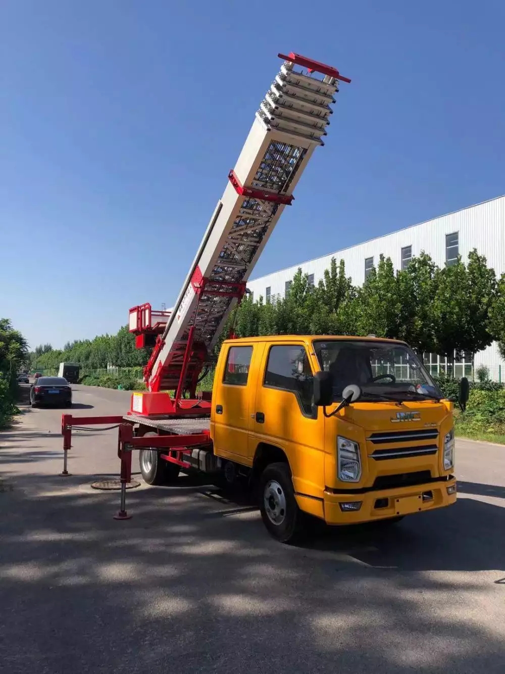 册亨附近的云梯车出租服务：轻松解决高空作业需求