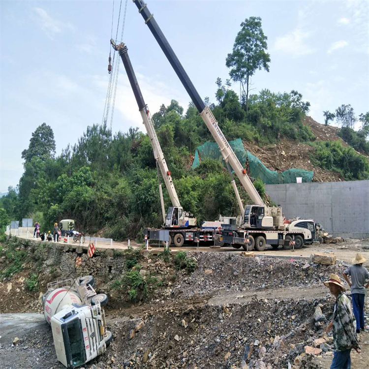 册亨汽车掉沟里叫吊车救援要多少钱